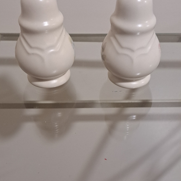 Vintage Pfaltzgraff Tea Rose print Salt & Pepper Shakers, Circa 1985. - Picture 4 of 7